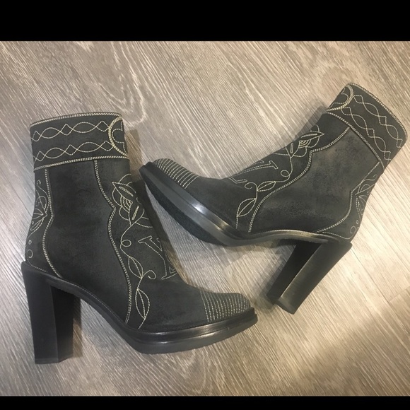 Louis Vuitton stitched bootie - Picture 5 of 8